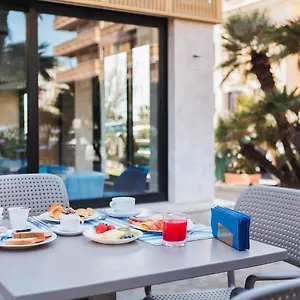 4* Hotell Fly Deco